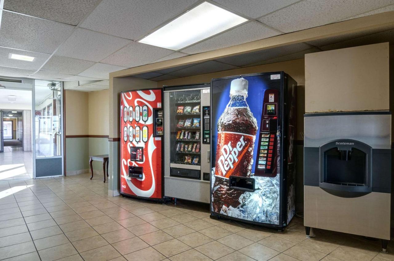 Americas Best Value Inn Salina Extérieur photo